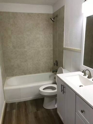Main picture of 742 S La Salle Dr
