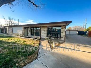 Main picture of 2413 Windsor Dr