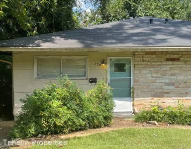 Main picture of 728 Oakwood St