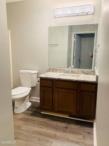 Main picture of 2530 W Oakwood Rd