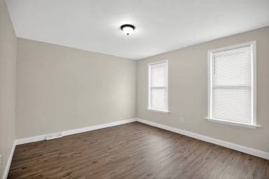 Main picture of 2758 Mickle St