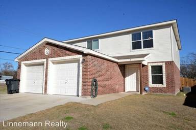 Main picture of 101 Kings Ct