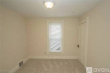 Main picture of 1382 Hall Ave