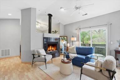 Main picture of 1140 E Dayton St