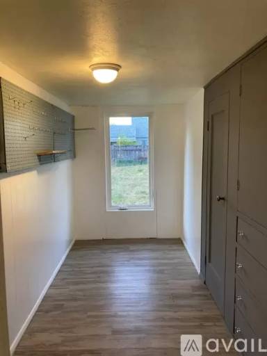 Main picture of 555 W C St