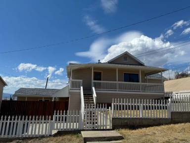 Main picture of 40 Blue Wing St