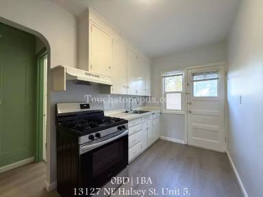 Main picture of 13127 NE Halsey St