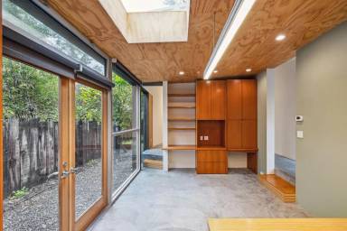 Main picture of 680 Kendall Ave