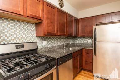 Main picture of 5041 W Ainslie St