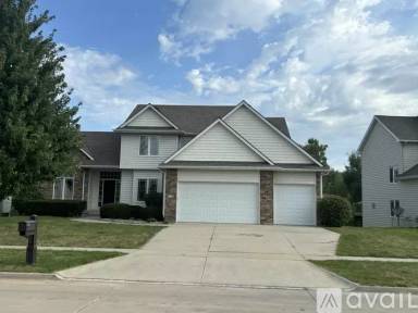 Main picture of 720 NE 42nd St