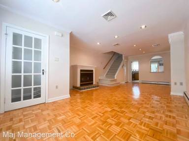 Main picture of 2224 Summer St