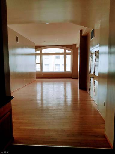 Main picture of 220 W 5th St