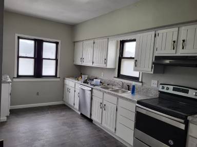Main picture of 531 Sullivan Ave