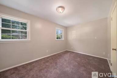 Main picture of 3200 Harvey St NW