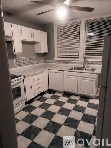 Main picture of 574 W Golden Gate