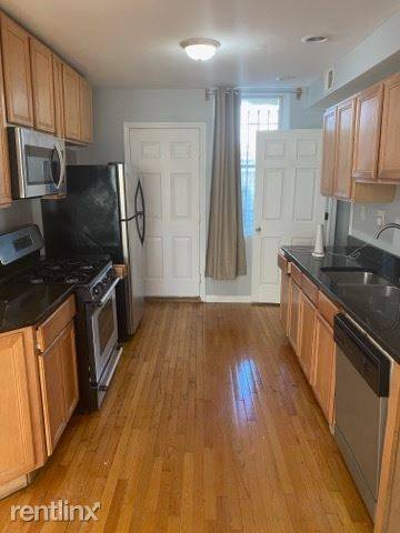 Main picture of 3618 W Augusta Blvd