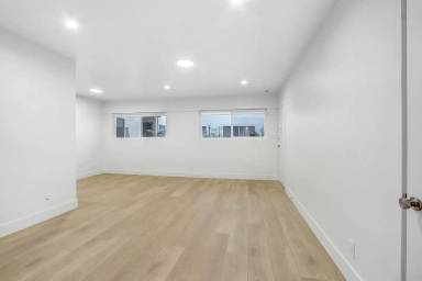 Main picture of 110 S Swall Dr