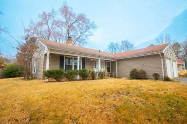 Main picture of 15115 Narrows Ln