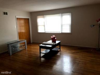 Main picture of 86 W 10th St