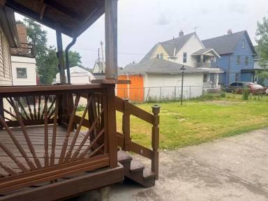 Main picture of 2091 W 100th St