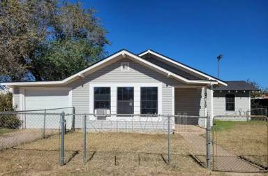 Main picture of 2512 1st St