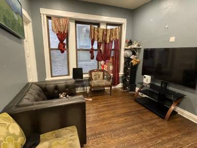 Main picture of 4645 N Broadway St