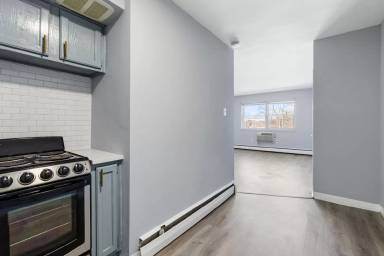 Main picture of 615 E Main St