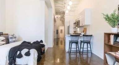 Main picture of 38 E Adams St