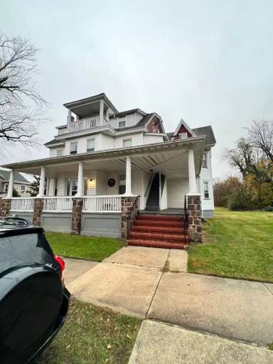Main picture of 290 Kings Hwy