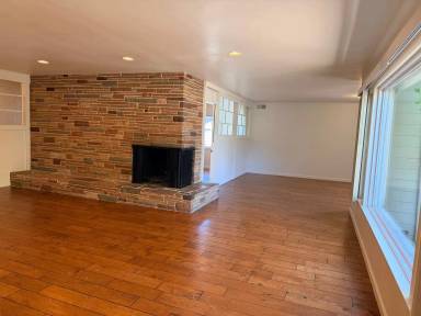 Main picture of 960 Forest Ave