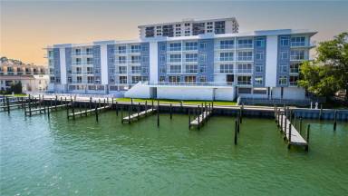 Main picture of 415 Island Way
