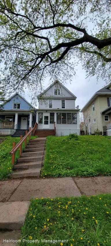 Main picture of 1823 E 6th St