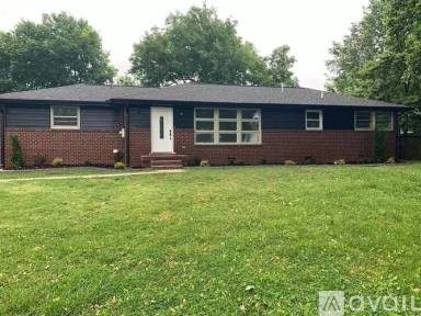 Main picture of 915 Potter Ln