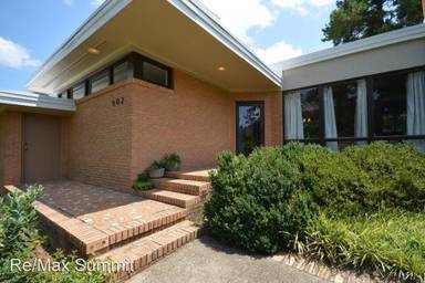 Main picture of 502 Haynsworth St