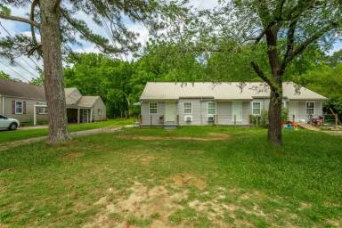Main picture of 207 Laws Ave