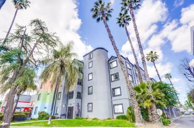 Main picture of 15231 Sherman Way