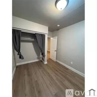 Main picture of 928 W 83rd St
