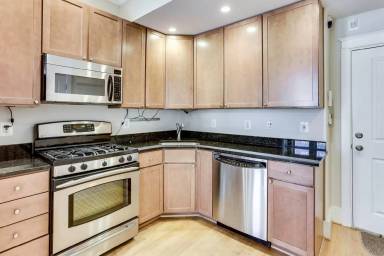 Main picture of 703 6th St NW