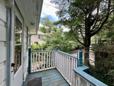 Main picture of 105 Edwin Pl