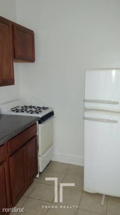 Main picture of 4829 N Damen Ave