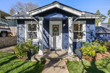 Main picture of 740 Sterling St