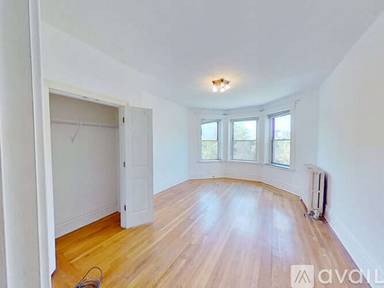Main picture of 80 Fenway