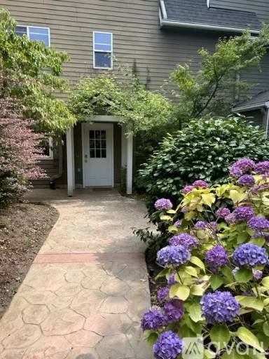 Main picture of 2733 NE 94th St