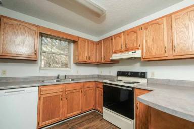 Main picture of 587 Baker Rd