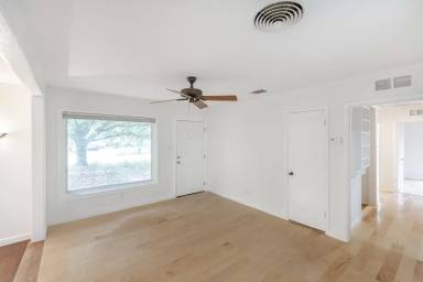 Main picture of 6202 Peggy St