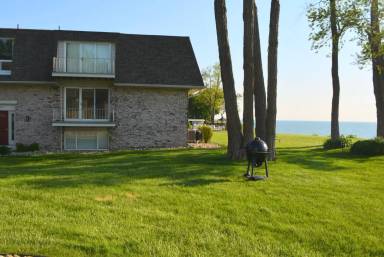 Main picture of 3616 Lakeshore Dr