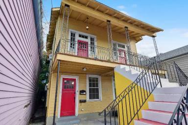 Main picture of 3919 Laurel St