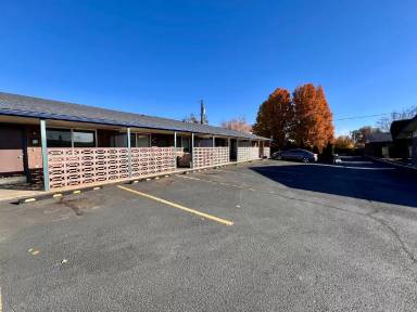 Main picture of 2705 W Nob Hill Blvd