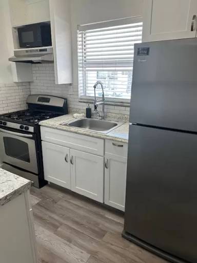 Main picture of 1265 W 24th St