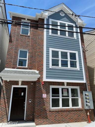 Main picture of 135 Congress St